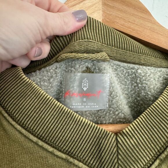 Free People Movement Cropped V Neck Sweatshirt Green ‘Dusty Military’ size Small - Picture 5 of 5